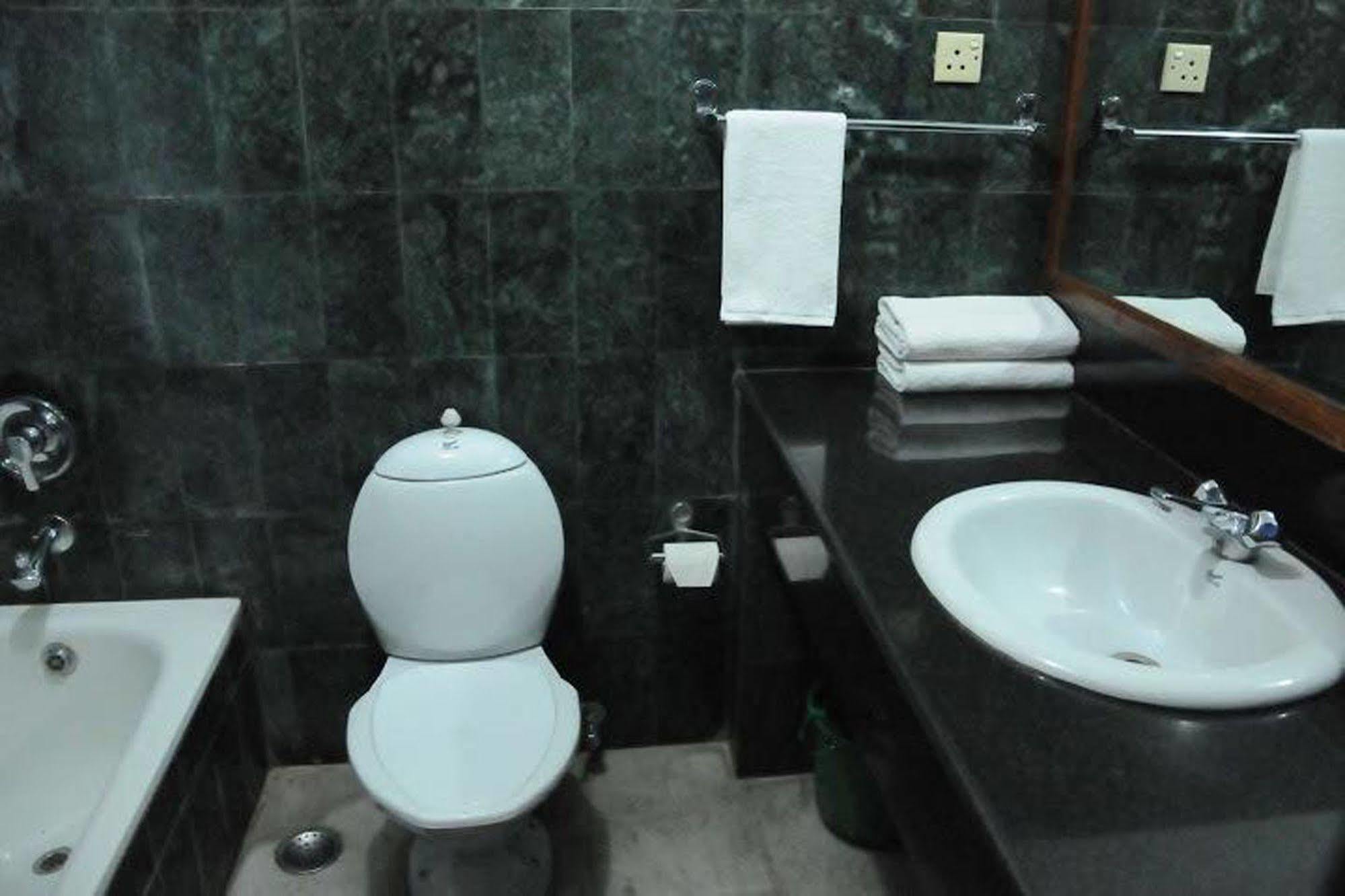 Lalitpur Hotel Clarion Jawalakhel מראה חיצוני תמונה