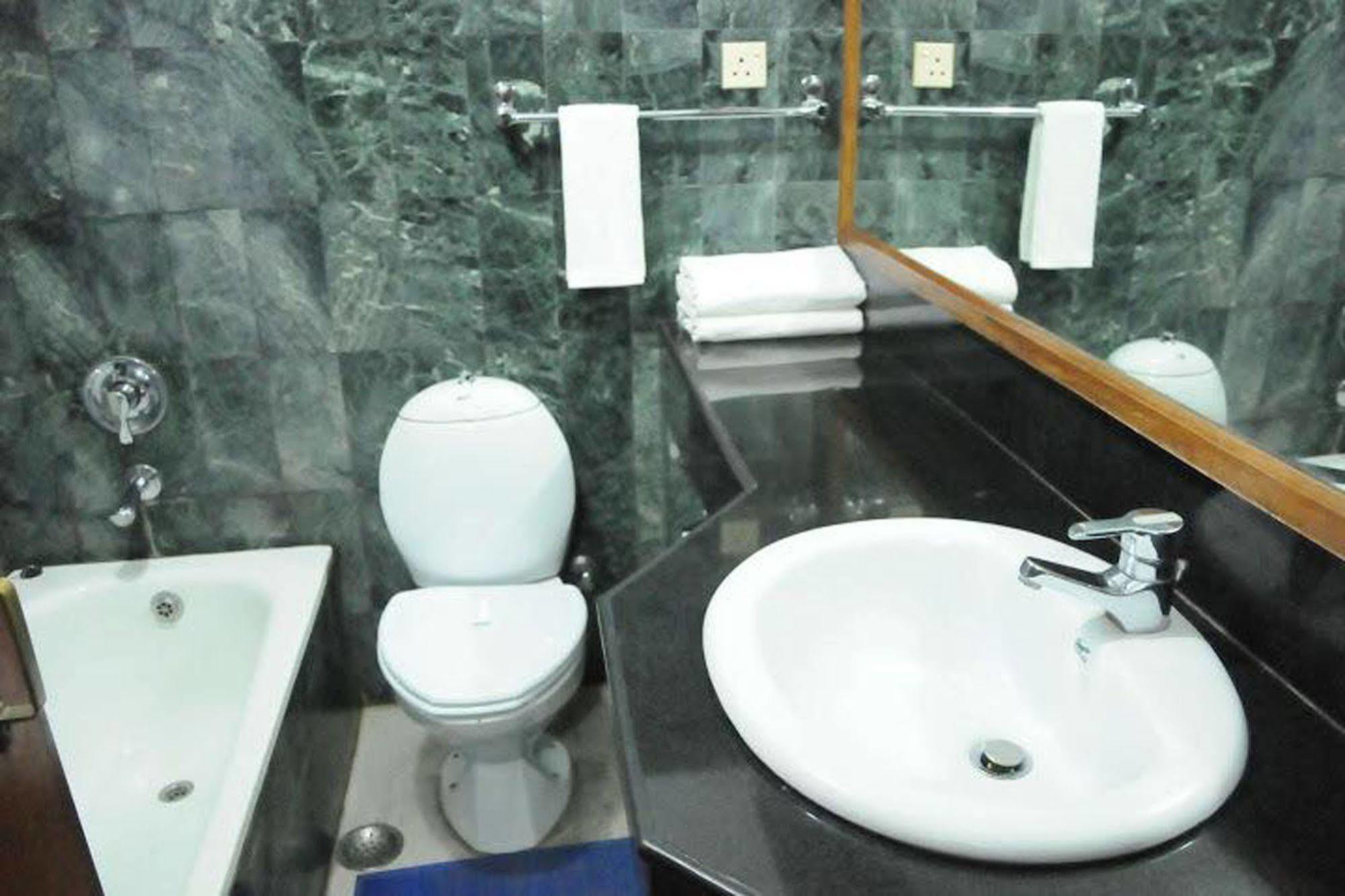 Lalitpur Hotel Clarion Jawalakhel מראה חיצוני תמונה